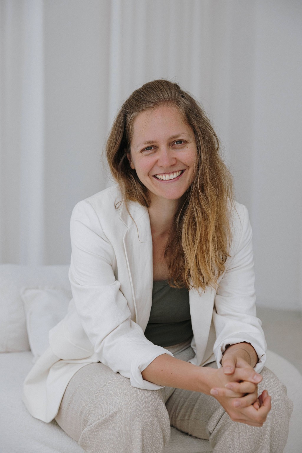 Tanja Zilg lächelt direkt in die Kamera